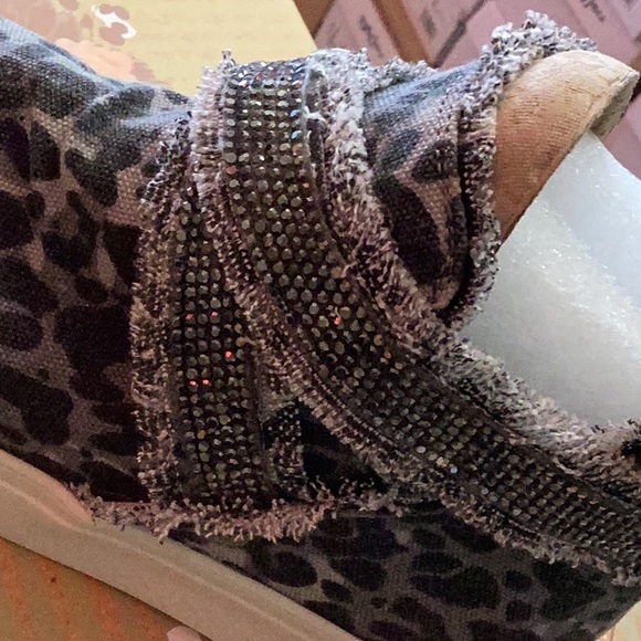 Very G Flora gray leopard - Picture 3 of 3